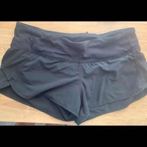 Lululemon black speed up shorts, 2.5" size 6